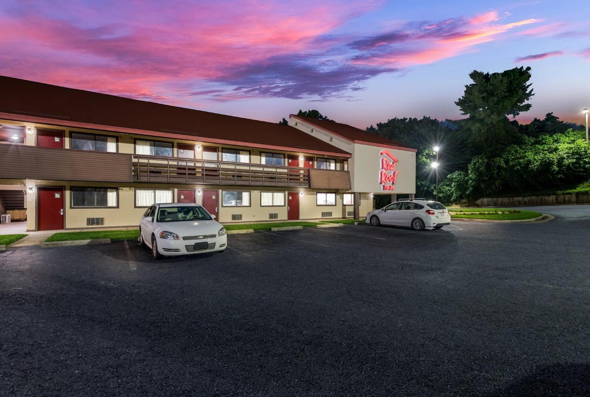 Red Roof Inn Гікорі Екстер'єр фото
