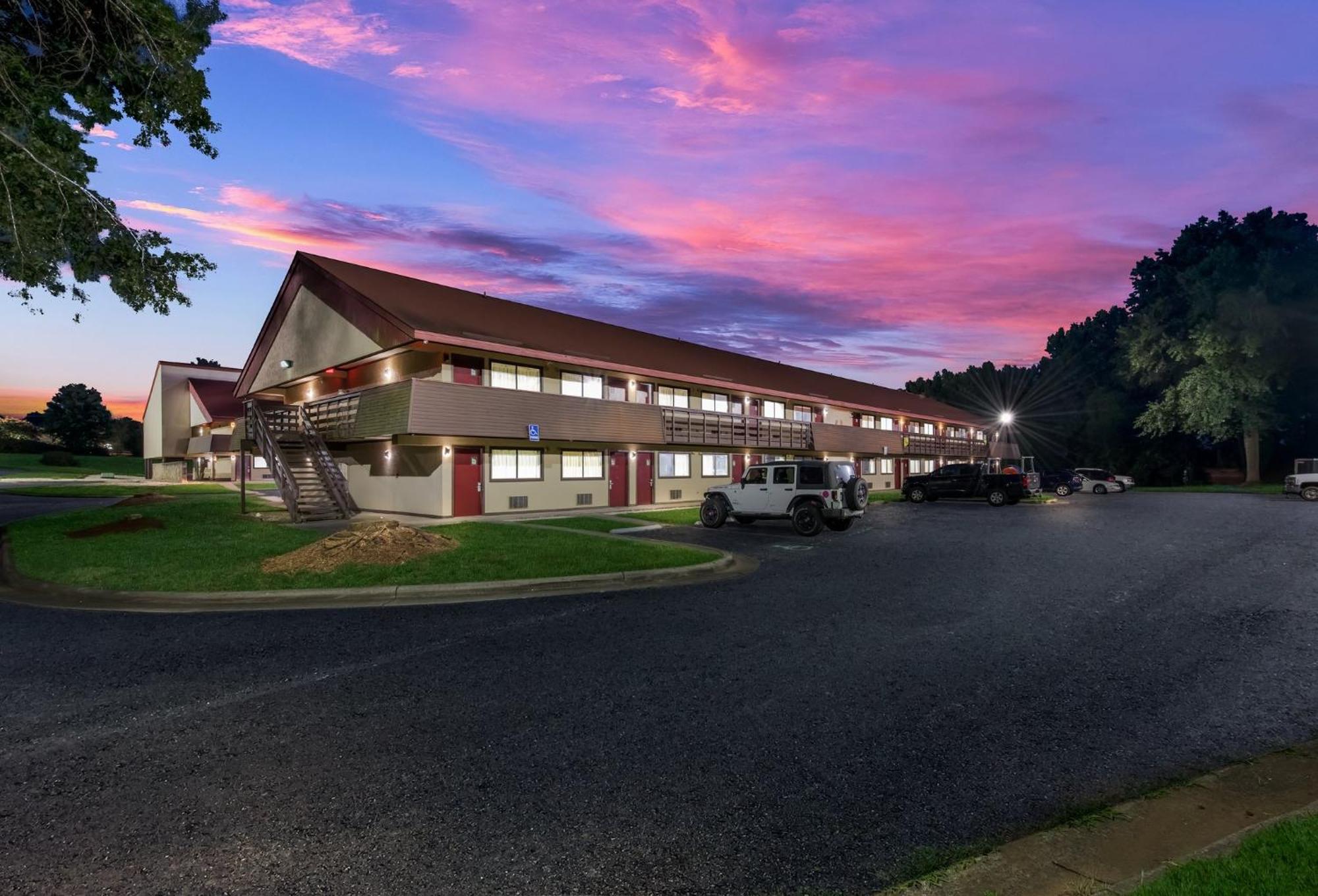 Red Roof Inn Гікорі Екстер'єр фото